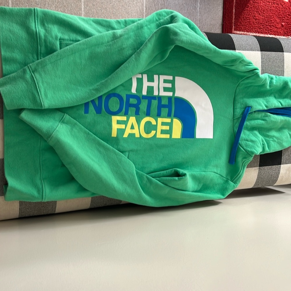 Great condition size medium northface woman’s sweatshirt